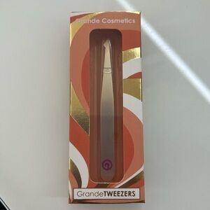 GrandeTweezers